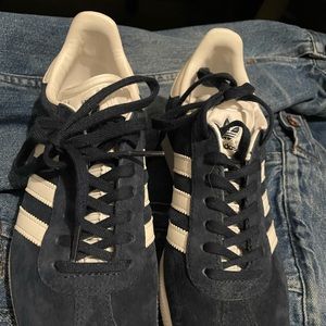CLASSIC Adidas Gazelle - Almost New